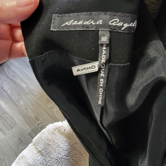 Sandra Augelazzi LBD. Size 32 US 2. High neck with cut out back. - Picture 4 of 7